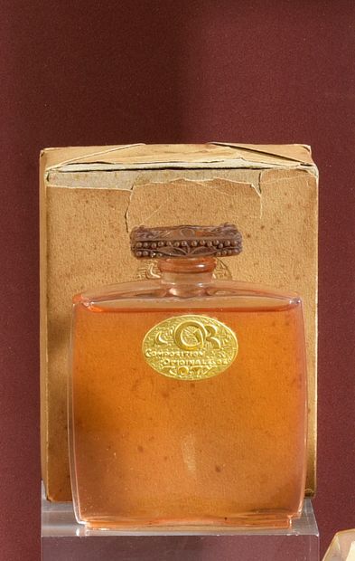 Coty - «L'Or» - (1922) 
Présenté dans son coffret carré en carton gainé de papier...