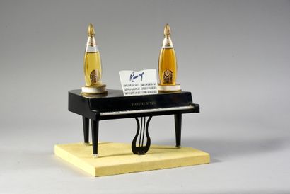 Bourjois - «Ramage» - (1952) 
Rare et amusant objet publicitaire figurant un piano...