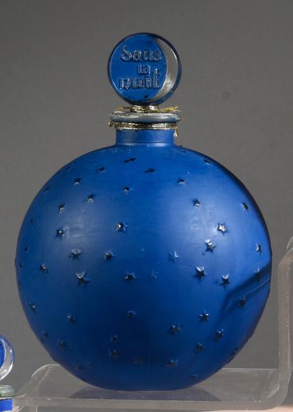 Worth - «Dans la Nuit» - (1924) 
Bottle model "Boule Majestic" out of colorless pressed...