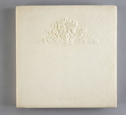 Guerlain - (1828-1978) 
Livre du Cent Cinquantenaire de la maison édité pour son...
