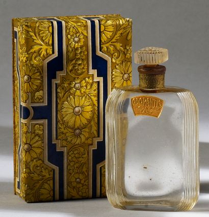 J.Giraud & fils - «Les Fleurs» - (1920) 
Flacon en verre incolore pressé moulé de...