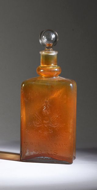 Guerlain - (années 1880-1900) Important colorless glass carafon bottle of rectangular...