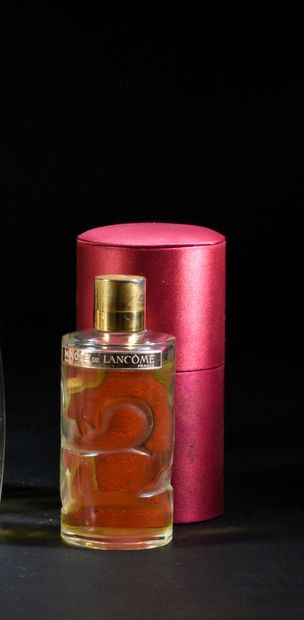 Lancôme - «Magie» - (années 1950) 
Présenté dans son coffret cylindre en carton gainé...