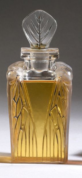 ROGER & GALLET - «Cigalia» - (1912) Elegant naturalist flask in colourless pressed...