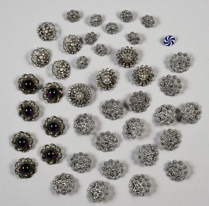null . Meeting of metal and glass buttons, late 19th century, 15 buttons on four...