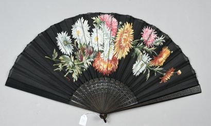 null Immortelles, ca. 1890

Folded fan, the black silk sheet painted with a spray...