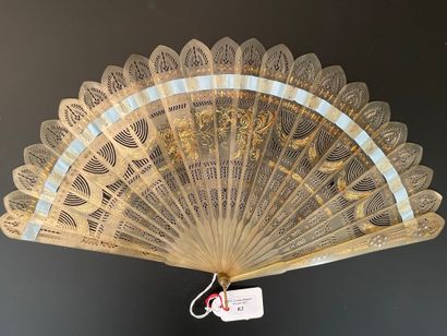 null Gold scrolls, circa 1830

Fan of broken type in blond horn pierced and painted...