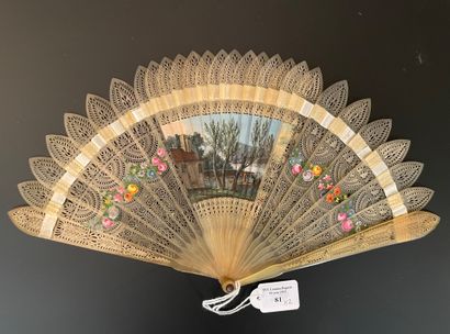 null Amours troubadour, circa 1820

Fan with surprise or four images, in blond horn...