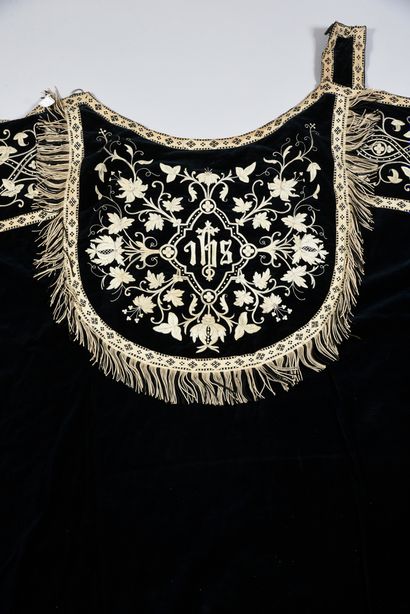 null . Reunion of three chapes for funerals, early 20th century, one in damask with...