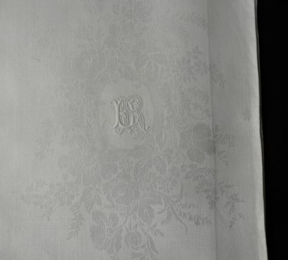 null HOUSEHOLD LINEN

. Beautiful suite of eighteen linen damask napkins, circa 1860-1880,...