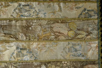 null . Small table carpet cut in two naturalistic lampas circa 1730, alternating...