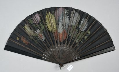 null Immortelles, ca. 1890

Folded fan, the black silk sheet painted with a spray...