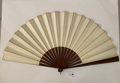 null Two fans, circa 1890

The hen and the chicks

Folded fan, the double sheet of...