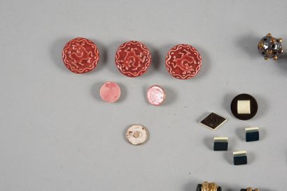 null . Beautiful collection of buttons, 1850-1950 approximately, buttons of all sizes...