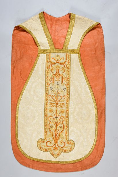 null . Réunion de quatre chasubles aux orfrois brodés en tapisserie au point, fin...