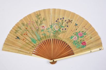  Costumes traditionnels, Japon, XIXe siècle 
Éventail plié, la feuille double en...
