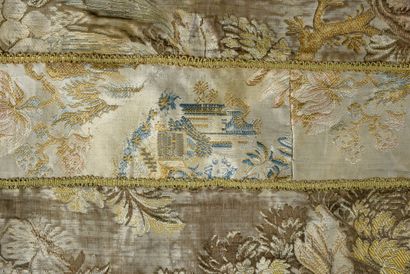 null . Small table carpet cut in two naturalistic lampas circa 1730, alternating...