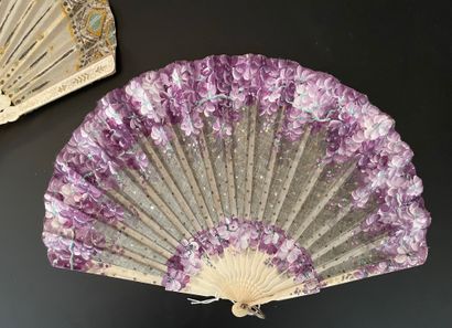 null Two fans, circa 1900-1920

One, balloon-shaped, the silk leaf painted with a...
