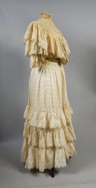 null . Afternoon dress for the summer around 1905, whalebone bodice with high collar...