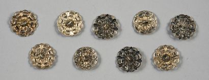 null . Deux ensembles de boutons d’habit en argent, premier tiers du XIXe siècle,...