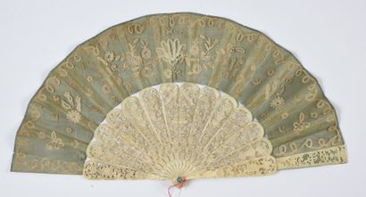 null Abundance of flowers, circa 1880

Folded fan, the leaf in bobbin lace applied...