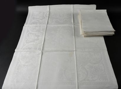 null HOUSEHOLD LINEN

. Beautiful suite of eighteen linen damask napkins, circa 1860-1880,...