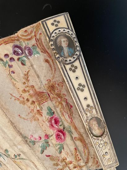 null Pretty portraits, circa 1770-1780

Folded fan, the silk sheet painted with flowers...