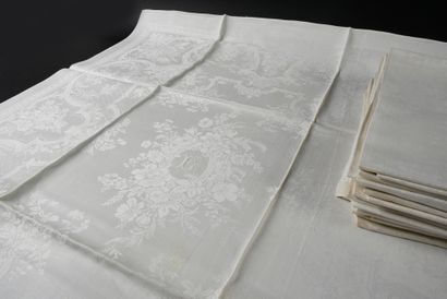null HOUSEHOLD LINEN

. Beautiful suite of eighteen linen damask napkins, circa 1860-1880,...