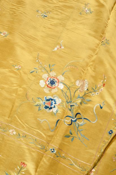 null . Important embroidered bedspread, workshops of Canton, China for Europe, late...