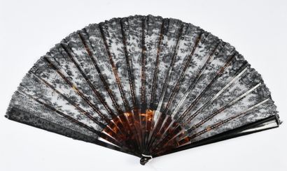 null Fuchsias and roses, circa 1890

Folded fan, the leaf in black bobbin lace decorated...