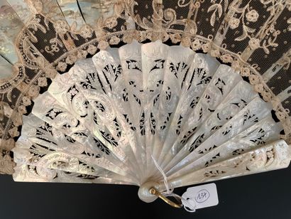 null Love and the maiden, circa 1880-1890

Folded fan, the leaf in bobbin lace with...