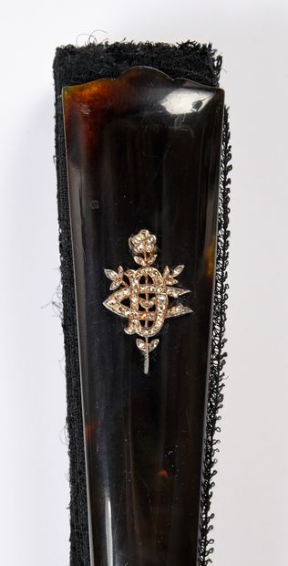 null Diamonds, circa 1880

Folded fan, the leaf made of black bobbin lace decorated...
