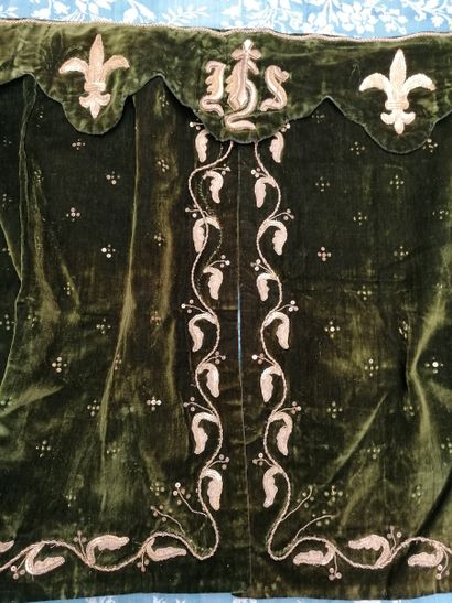 null . Conopée et étole de chariton en velours brodé or, seconde moitié du XIXe siècle,...