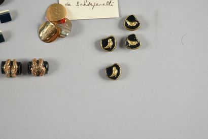 null . Belle réunion de boutons, 1850-1950 environ, boutons de toutes tailles et...