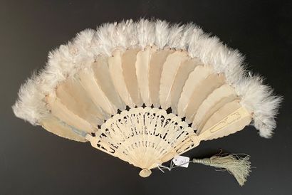 null Palmettes sequins, circa 1860

Palmettes fan in alternating light blue and beige...