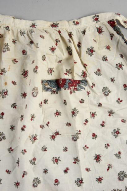 null 
. Charming apron cut in a neckerchief, 19th century, cotton canvas printed...