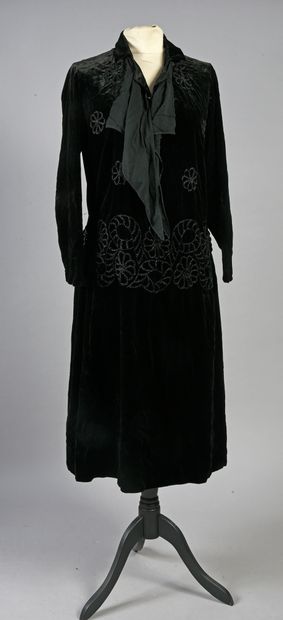 null . Partie de la garde-robe bourgeoise d’une élégante, 1910-1920 environ, trois...