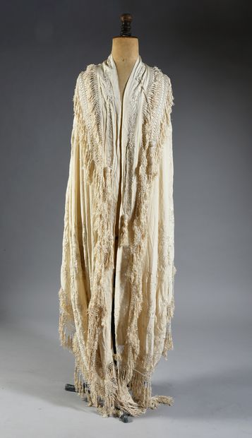 null . Canton shawl cut mantle, last quarter of the 19th century, cream silk crepe...