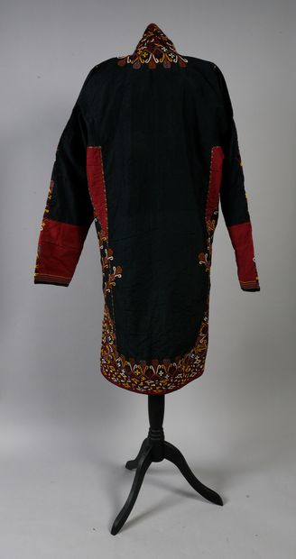 null . Manteau de femme Tekke, Turkmenistan, Asie centrale, taffetas de soie noir...