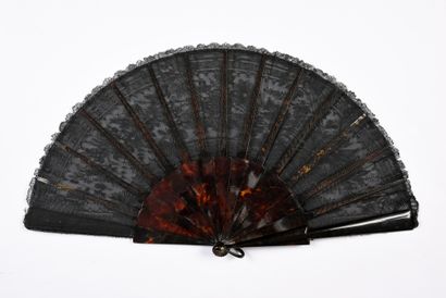 null Diamonds, circa 1880

Folded fan, the leaf made of black bobbin lace decorated...