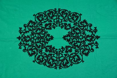 null . Couvre-lit en broderie d’application, style Second empire, drap de laine vert...