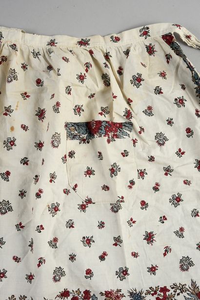 null 
. Charming apron cut in a neckerchief, 19th century, cotton canvas printed...