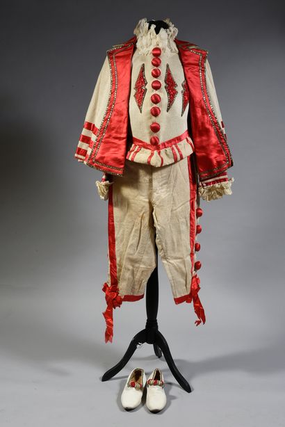 null . Réunion de déguisements et costume d’enfant, fin du XIXe siècle, principalement...