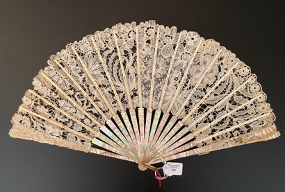 null Roses, roses, circa 1900

Folded fan, the bobbin lace leaf framing a central...