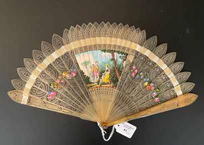 null Amours troubadour, circa 1820

Fan with surprise or four images, in blond horn...