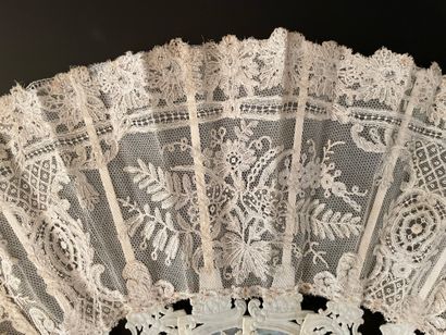 null Knotted bouquets, 18th-19th century

Folded fan, the leaf in bobbin lace decorated...