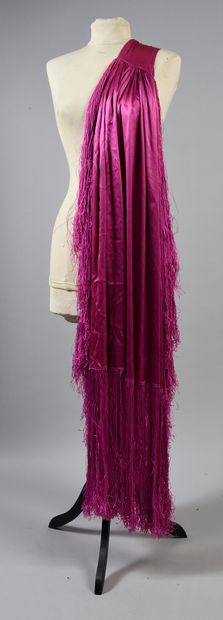 null . Réunion d’éléments de garde-robes féminines élégantes, 1930-1960, une veste...