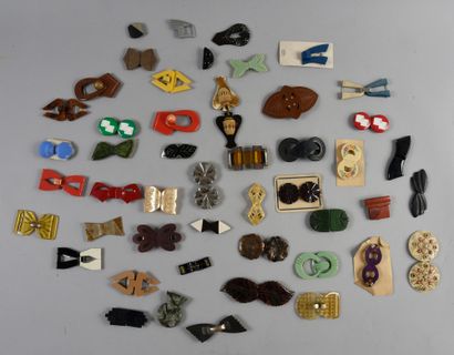null . Important set of belt buckles, 1920-1950, some in wood, glass and painted...