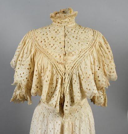 null . Robe d'après-midi pour l'été vers 1905, corsage baleiné col montant à manches...