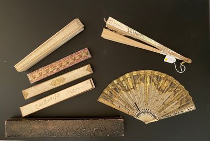 null Fans, 19th century

*Folded fan, the silk leaf embroidered with sequined pansies....